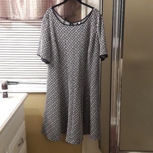 REDUCED NWOT Oh so flattering princess seams